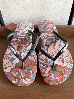 HAVAIANAS Slim flip-flops NWT Sz. 11/12 floral pattern